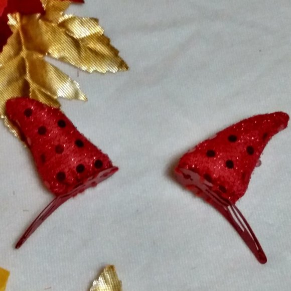 🍂 Mini Devil Horn Barrettes - Picture 3 of 3